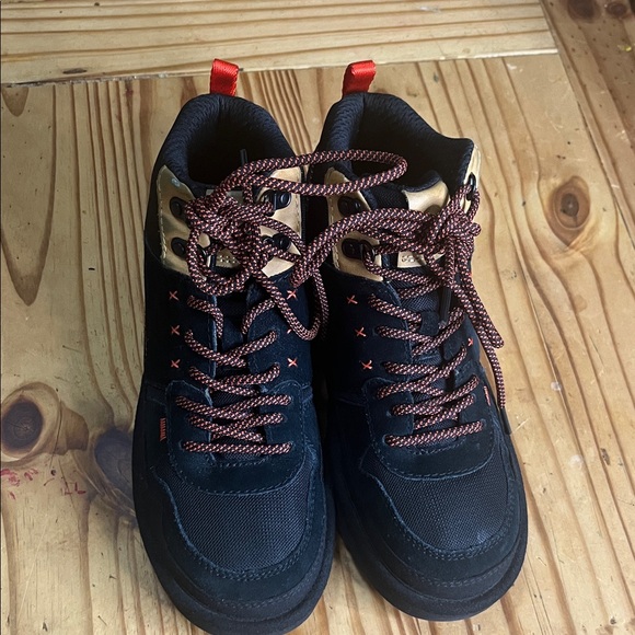 UGG Highland Suede Hi Heritage Boots Black - Picture 6 of 11